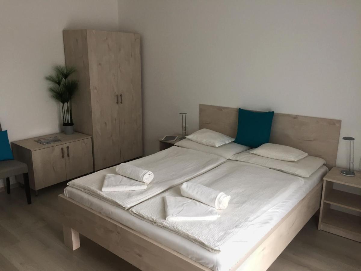 Hotel Aqua 科马罗姆 外观 照片