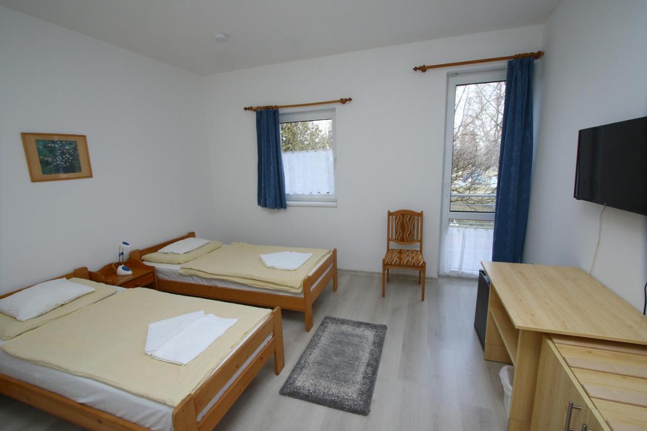 Hotel Aqua 科马罗姆 外观 照片