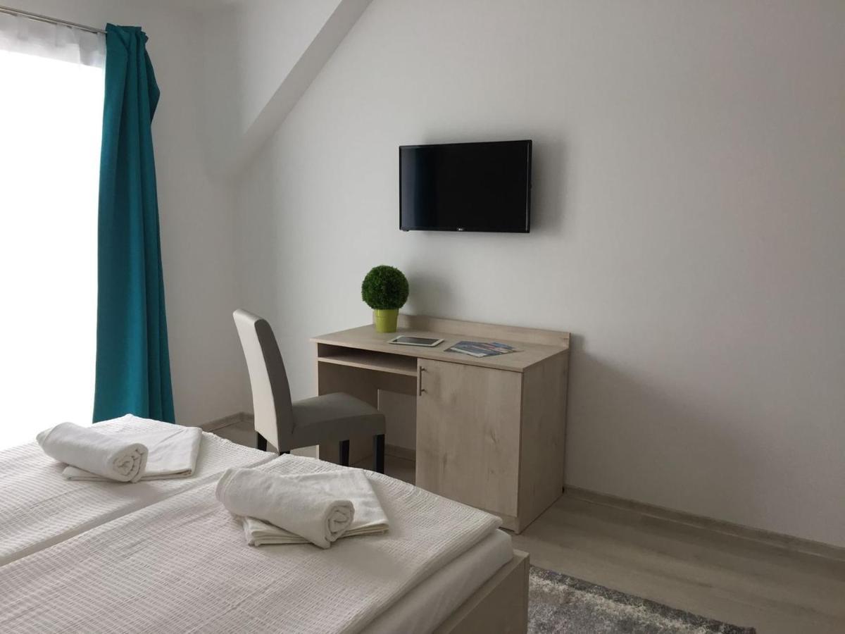 Hotel Aqua 科马罗姆 外观 照片