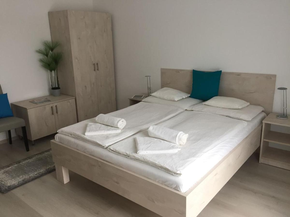 Hotel Aqua 科马罗姆 外观 照片